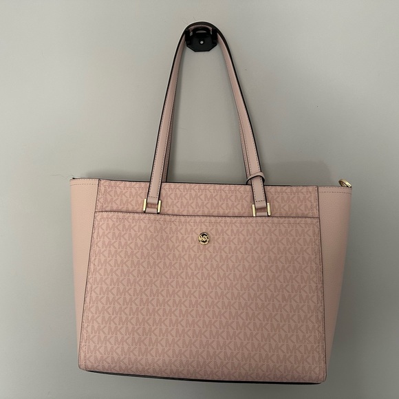 Michael Kors Handbags - Micheal Kors 3 set purse with matching wallet